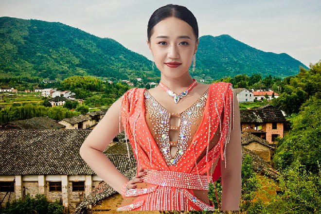 之前的余念，为什么轻易推翻自己的心血，采纳了绝对舞力的提议，打造《超体》系列片？