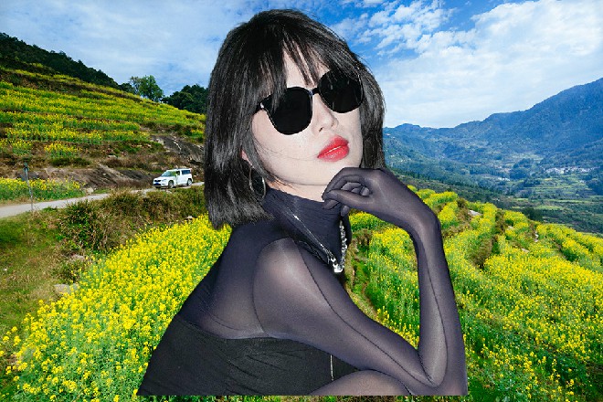 崔吉眨着眼睛,强迫自己不去多想,先把其他三个要上二楼办公室的美女拦下来。